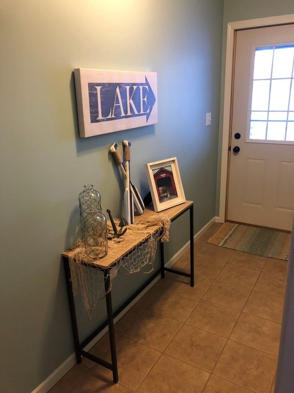 Hallway to lower entrance/balcony 