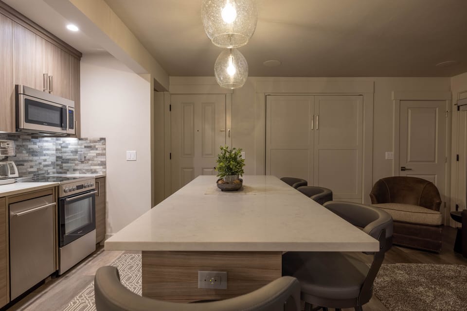 Large bar in open living area and kitchen