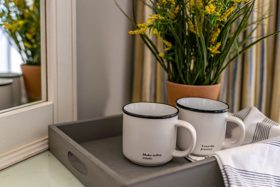 Enjoy Coffee in Bed