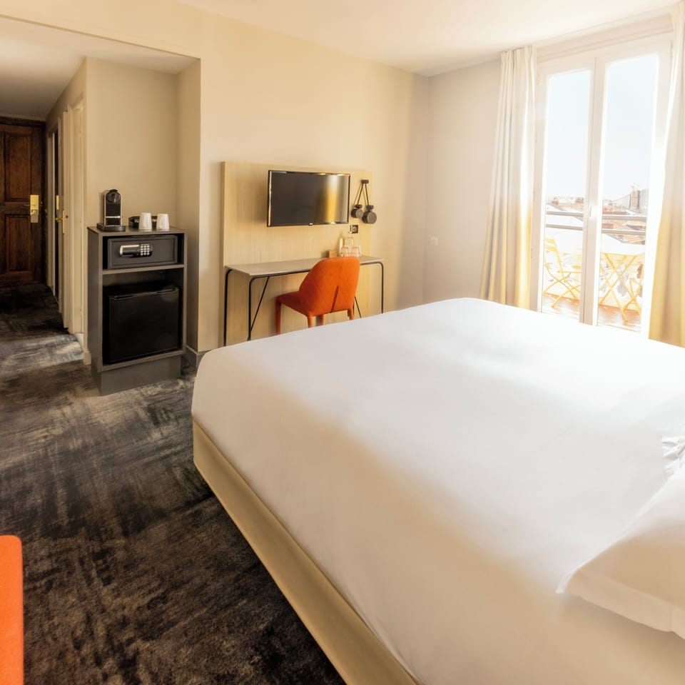 Comfort Double Room, Terrace | Minibar, in-room safe, desk, blackout drapes