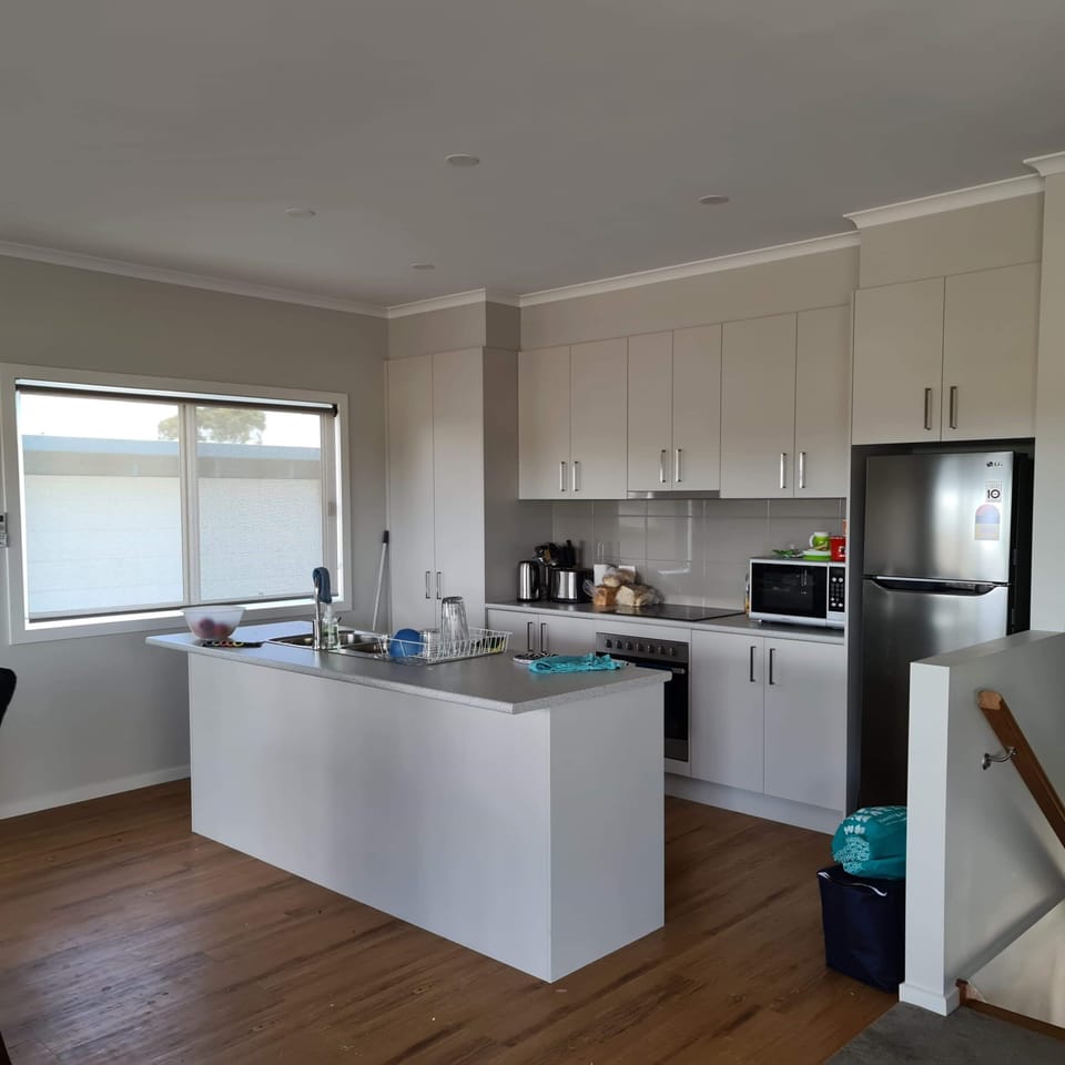 Kitchen, includes dishwasher