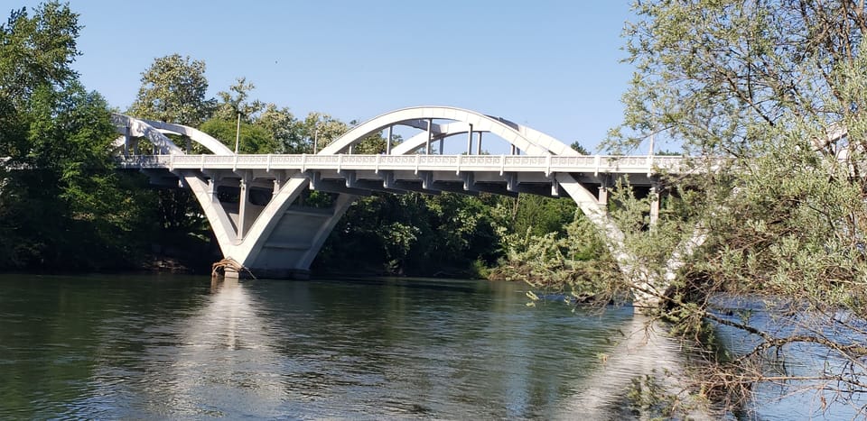 Walk across the iconic Caveman Bridge to the beautiful Riverside Park 