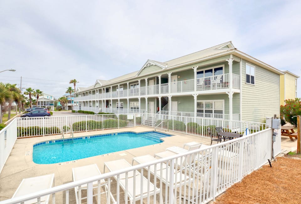 Three C's. 2 Bedroom, 2 Bathroom. Sleeps 6. Managed by Island Rentals