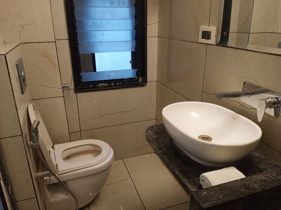 Superior Room | Bathroom | Shower, free toiletries