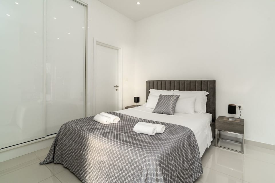 Bedroom No2 offers an en-suite bathroom with a shower, a TV, and A/C