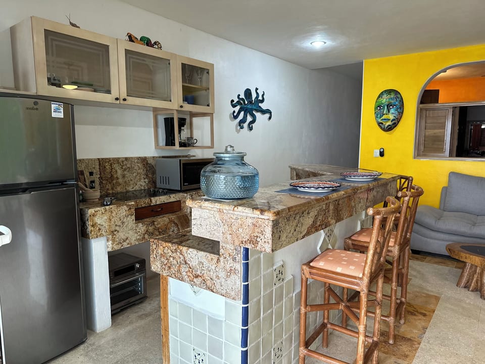 Kitchen with breakfast bar