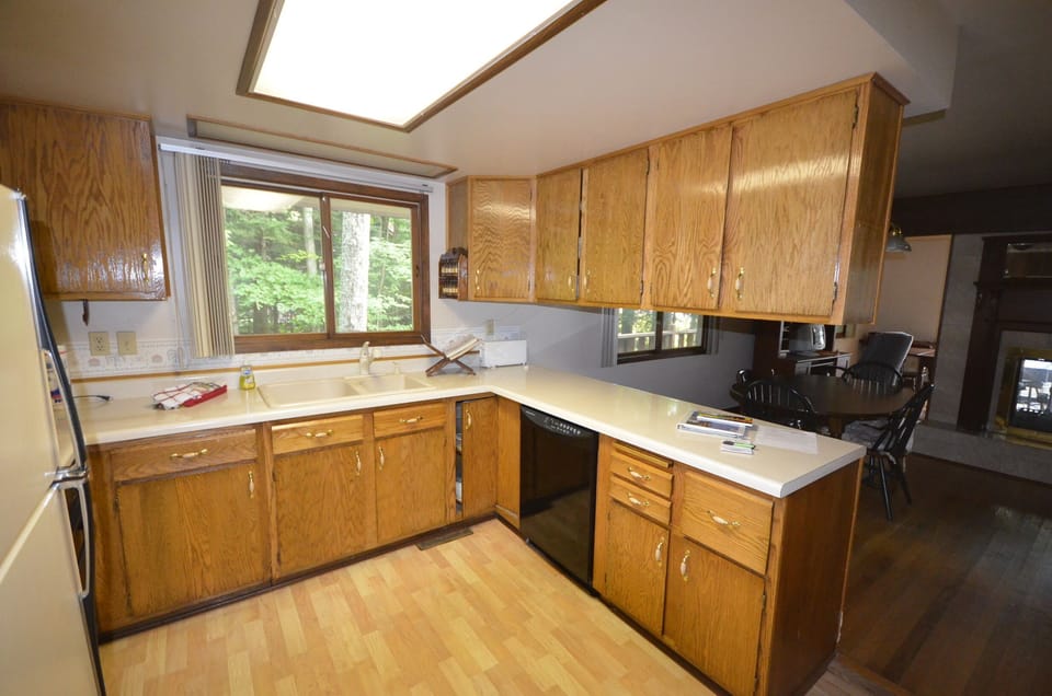 Fully stocked kitchen with dishwasher