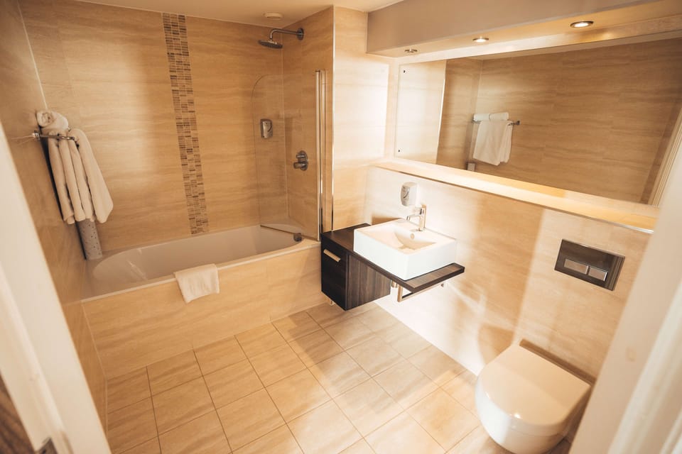Bathtub, free toiletries, hair dryer (on request), towels