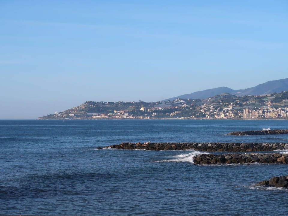 Water, Sky, Water Resources, Cloud, Azure, Mountain, Coastal And Oceanic Landforms, Horizon, Headland, Lake