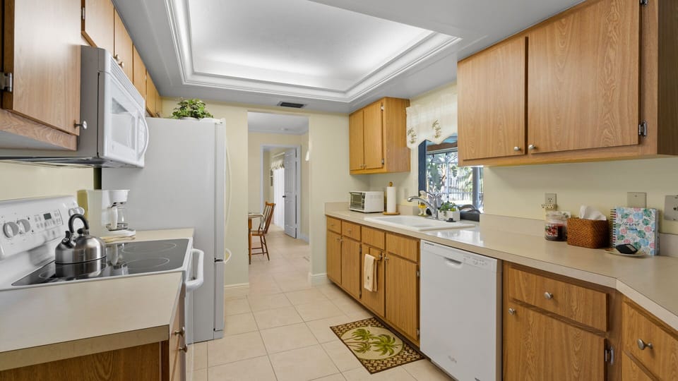 Another view of kitchen