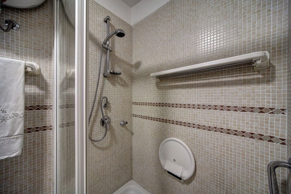49-little-house-sorrento-apartament-bathroom