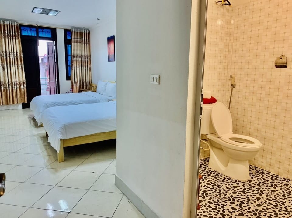 Family Room | Minibar, individually decorated, individually furnished, desk
