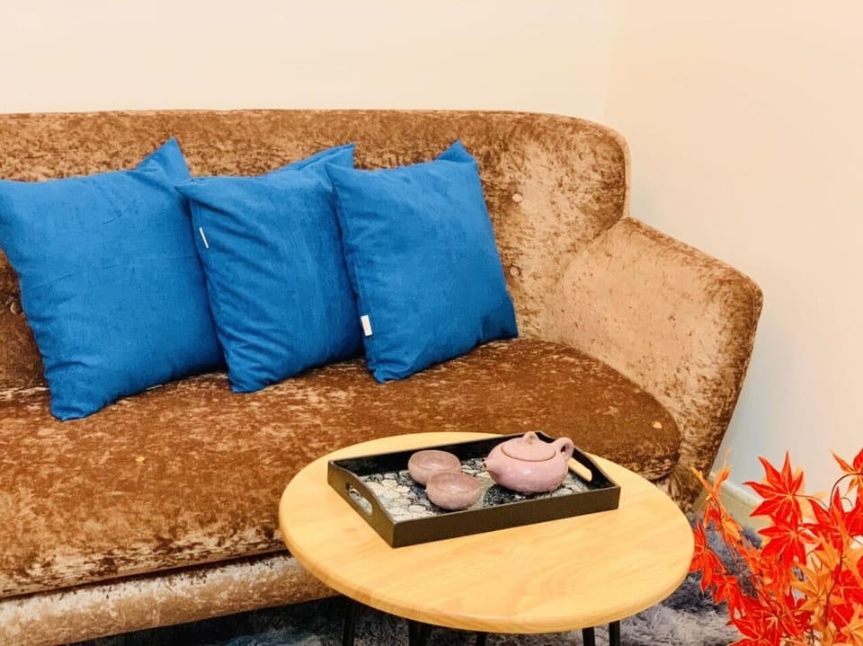 Deluxe Double Room | Living area | Smart TV