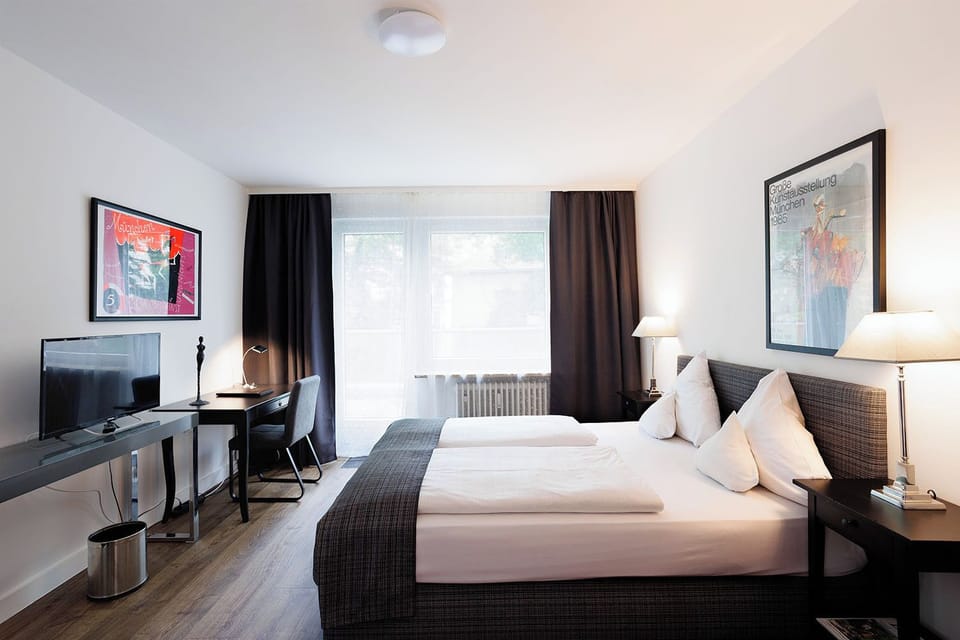 Superior Double Room, Courtyard View | Hypo-allergenic bedding, down comforters, Select Comfort beds