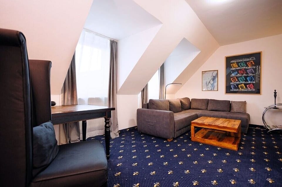 Superior Double Room, Courtyard View | Hypo-allergenic bedding, down comforters, Select Comfort beds
