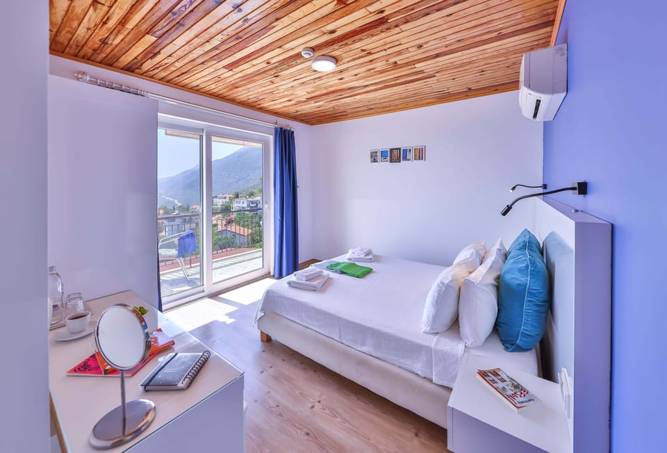 Deluxe Double Room | In-room safe, blackout drapes, free WiFi, bed sheets