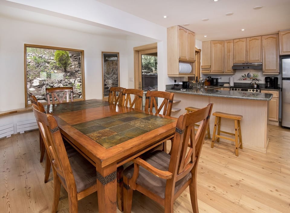 Townhome, 3 Bedrooms | Dining