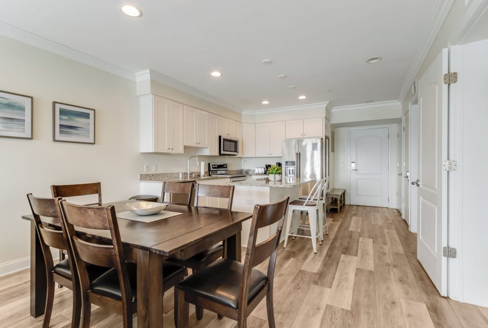 Dining table for 6 plus 2 seats at the kitchen island.