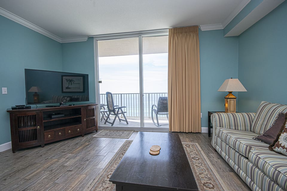 Beachfront Livingroom w/Sleeper Sofa