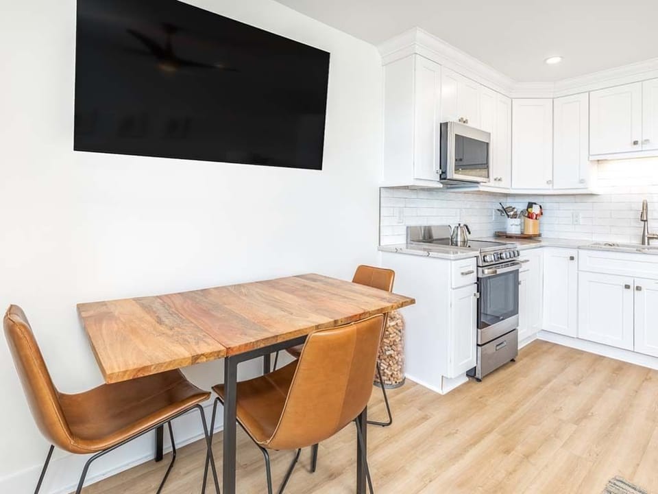 Open Living, dining and fully equipped kitchen