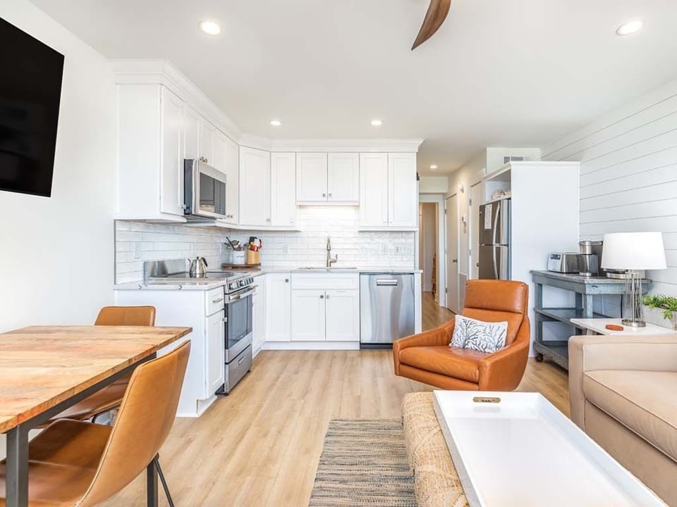 Open Living, dining and fully equipped kitchen