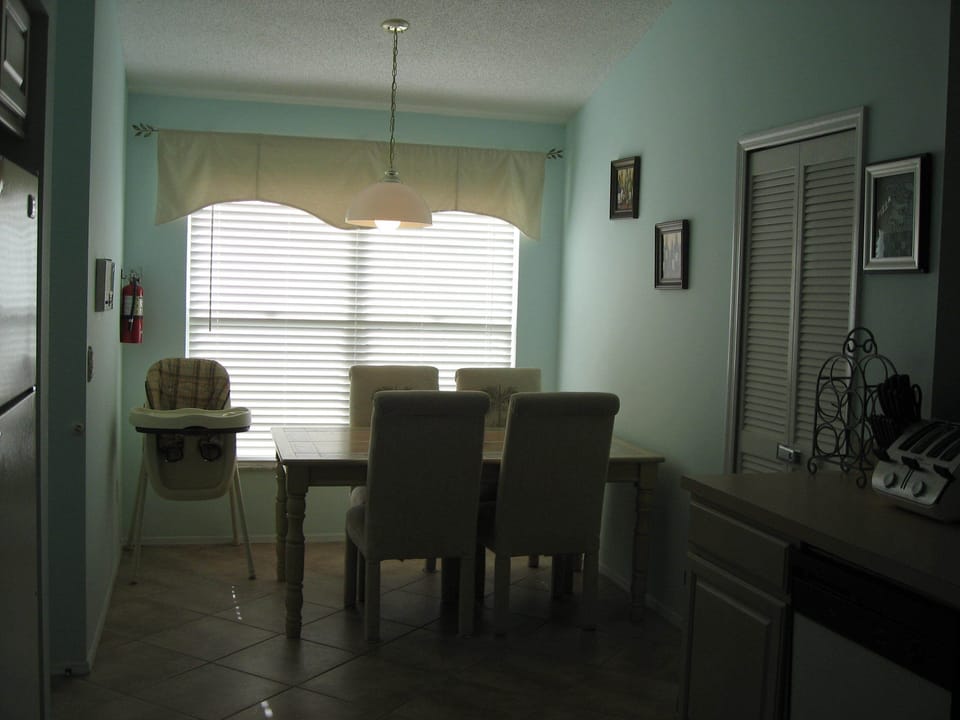 Informal dining for 4 