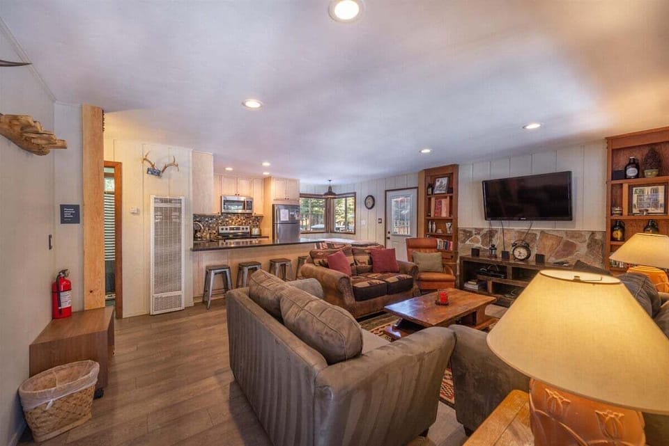 Entrance - Living room