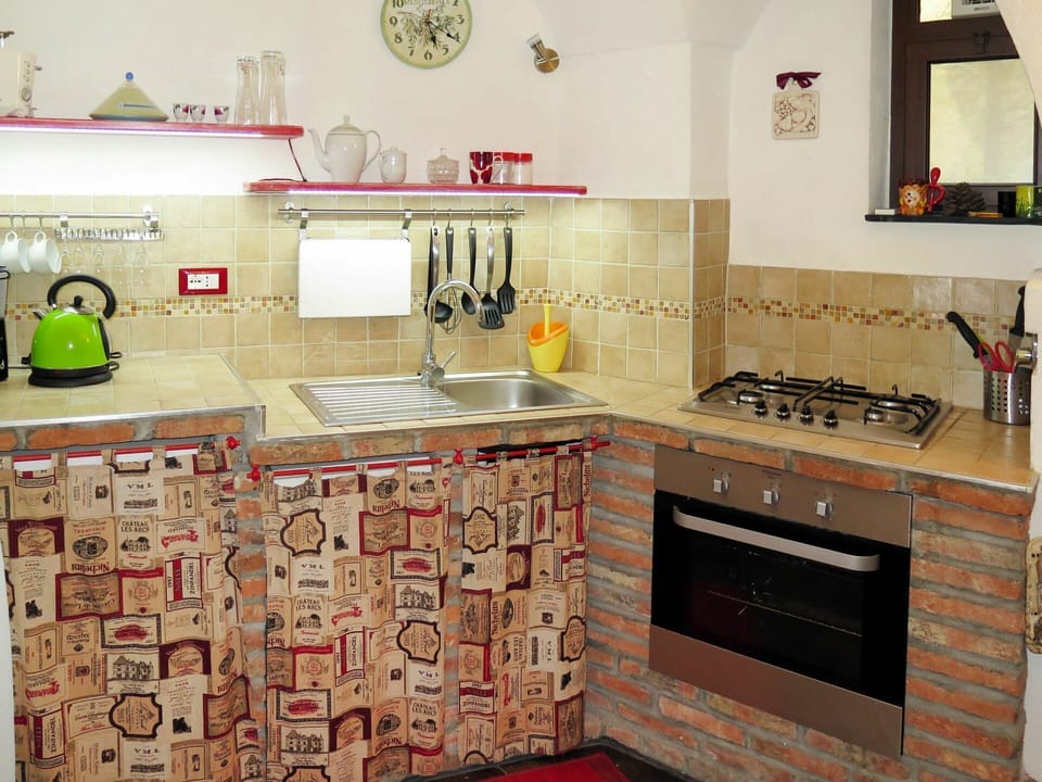 Cabinetry, Countertop, Sink, Tap, Property, Furniture, Plumbing Fixture, Kitchen, Product, Kitchen Sink