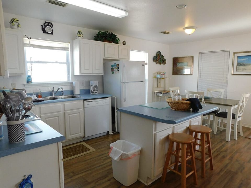 Open Floor Plan with Kitchen Island Seating