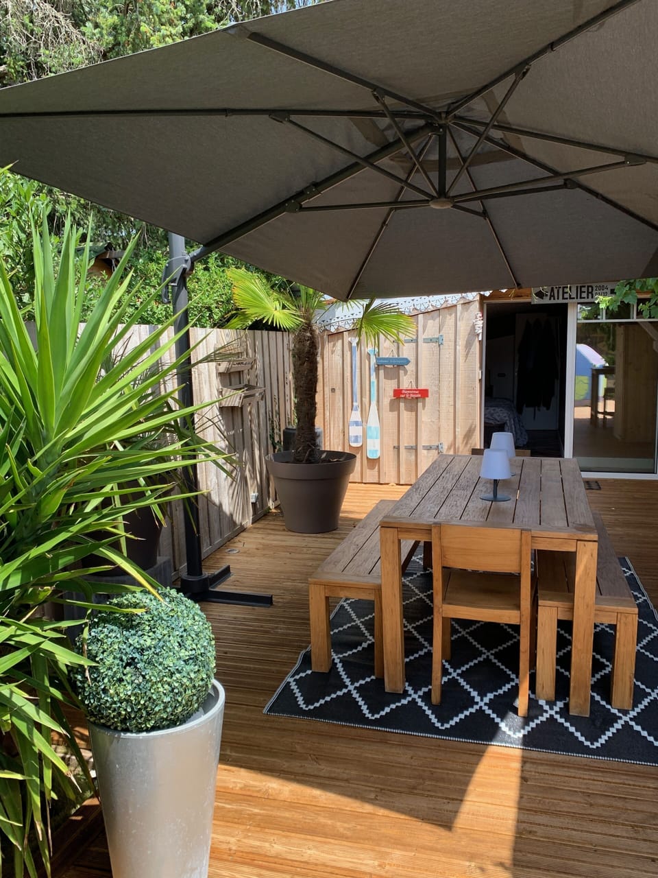 Outdoor dining