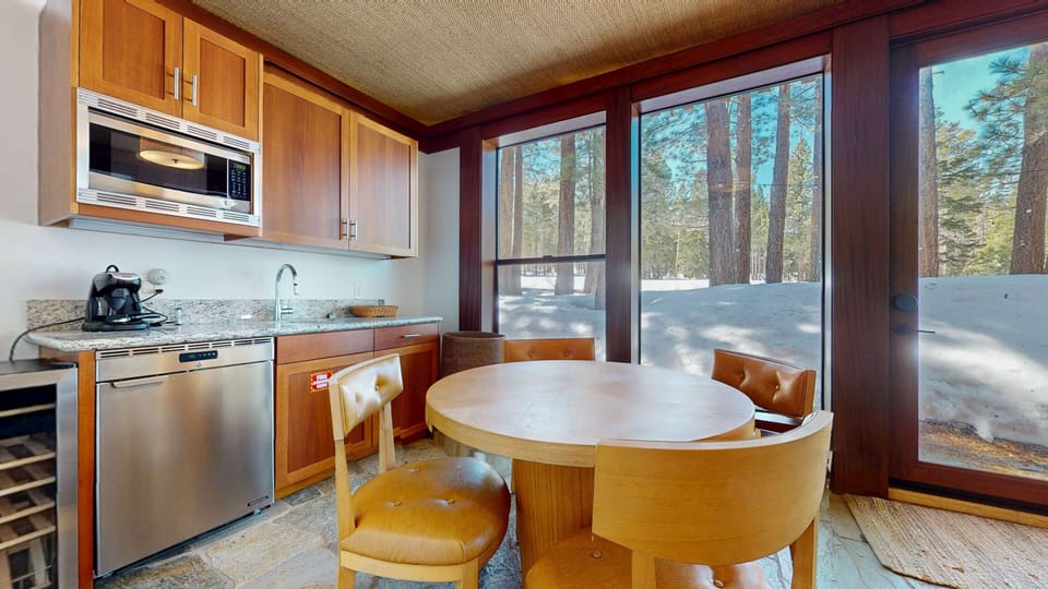 House, 4 Bedrooms | Private kitchen | Fridge, oven, coffee/tea maker, toaster