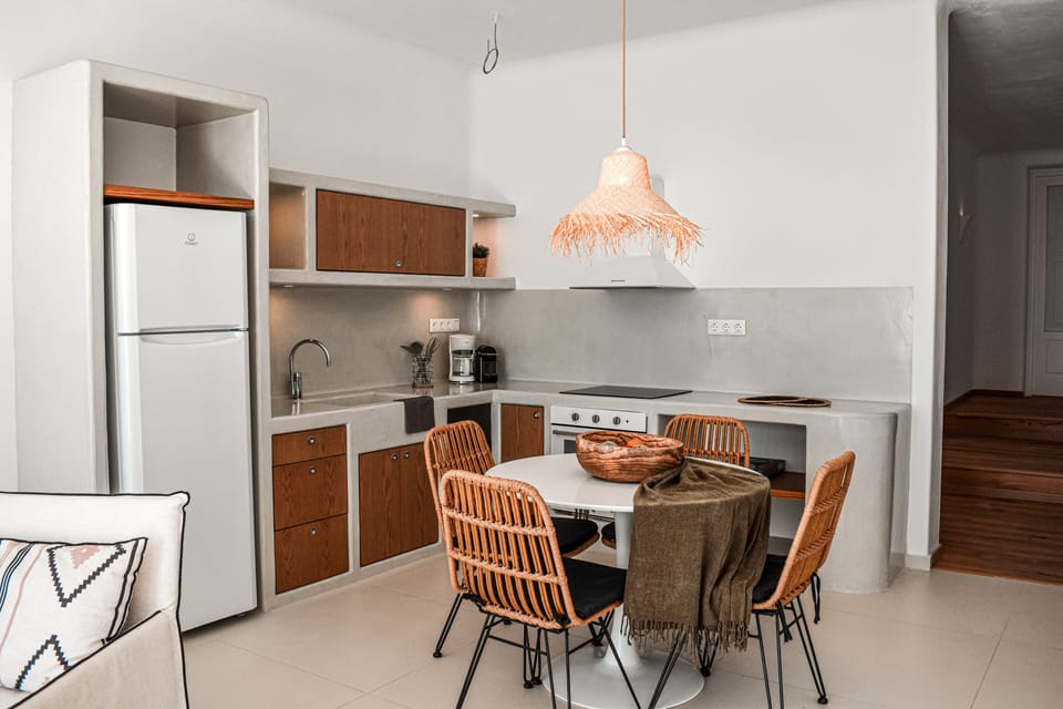 Mini-fridge, cookware/dishes/utensils