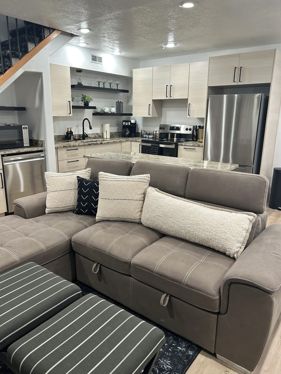 open concept Livingroom Kitchen