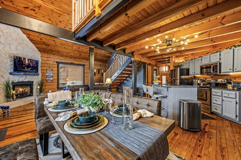 Good food, good company, no rush — this is where the evenings should end