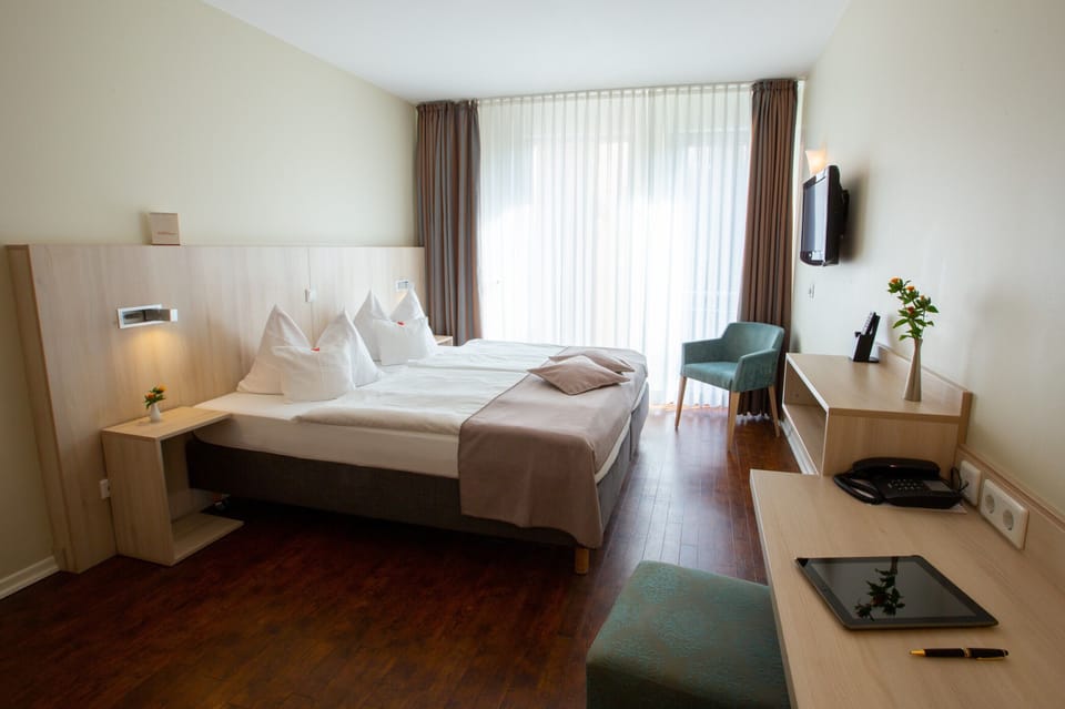 Double Room | Hypo-allergenic bedding, in-room safe, desk, laptop workspace