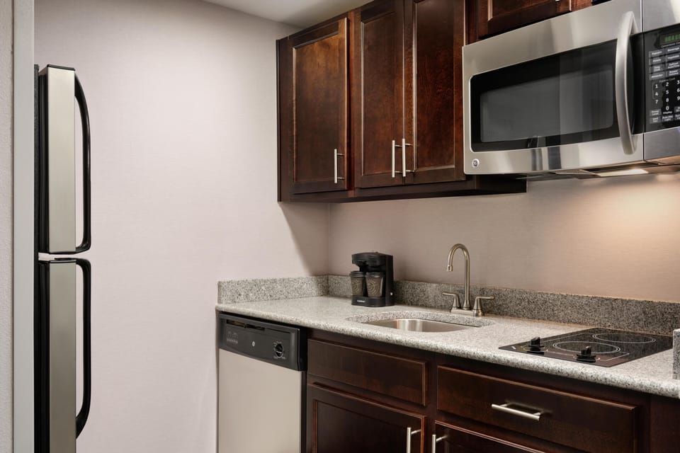 Full-size fridge, microwave, stovetop, dishwasher