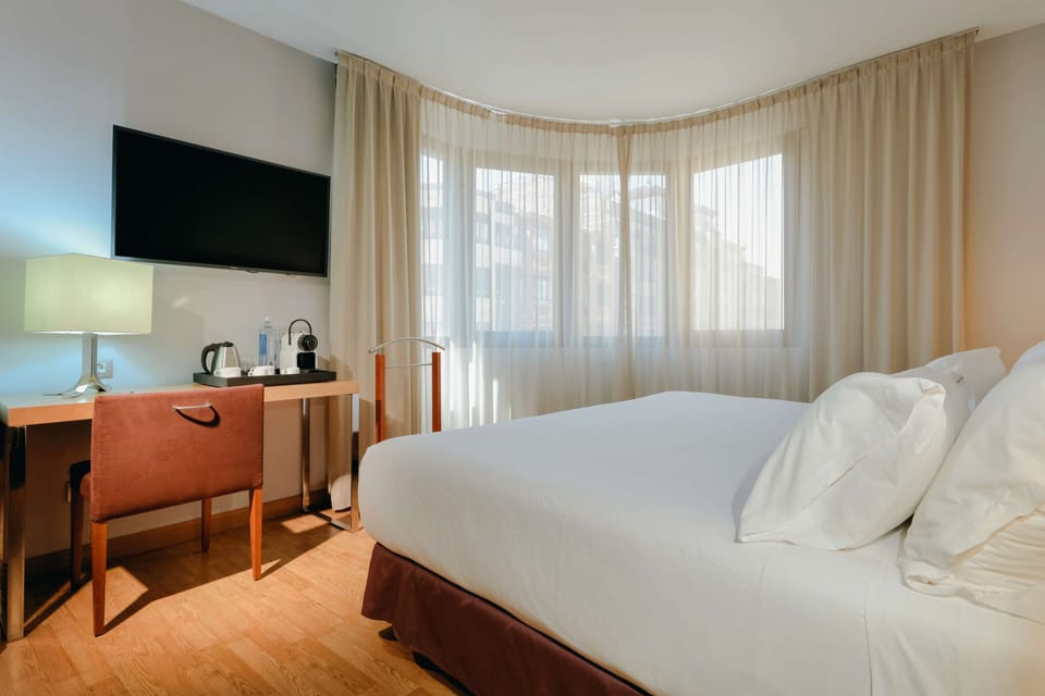 Down comforters, minibar, in-room safe, desk