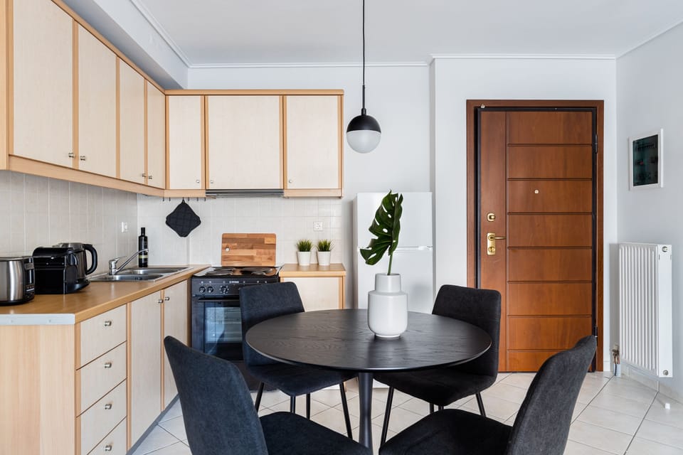 City Apartment | Private kitchen | Full-size fridge, oven, stovetop, espresso maker