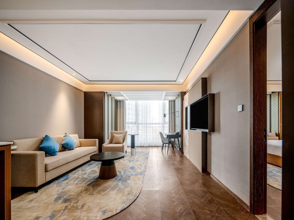 Business Suite, 1 Bedroom | Living area | 55-cm LCD TV with cable channels