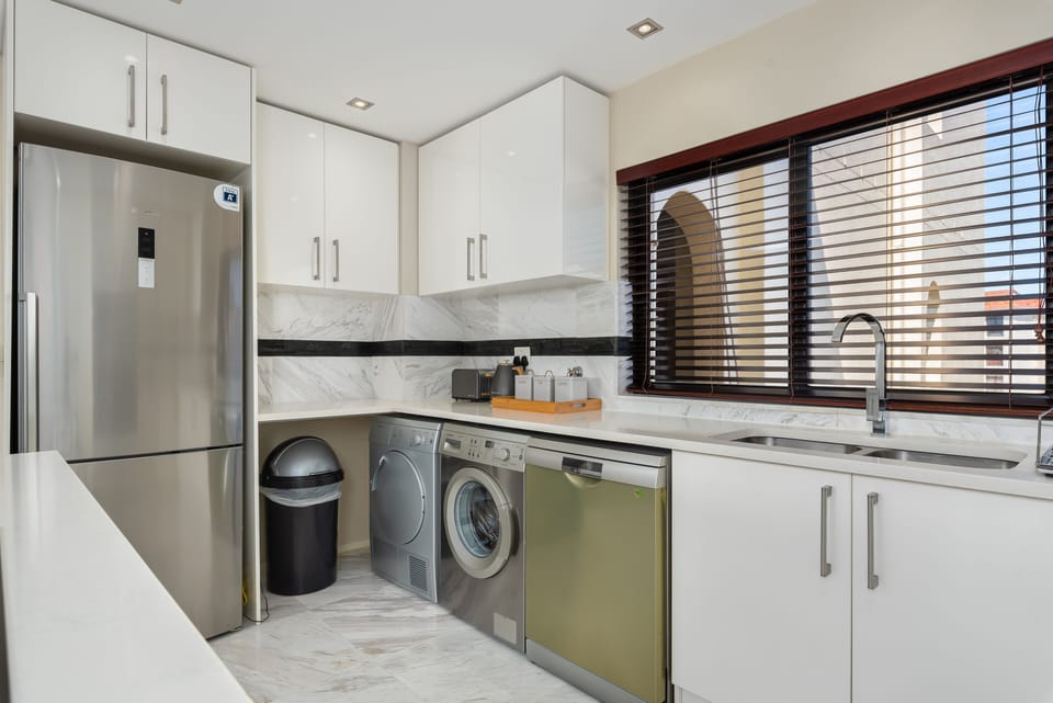 Luxury Apartment | Private kitchen | Fridge, microwave, stovetop, coffee/tea maker