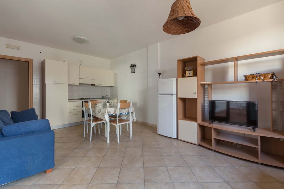 Apartment | Private kitchen | Fridge, oven, cookware/dishes/utensils