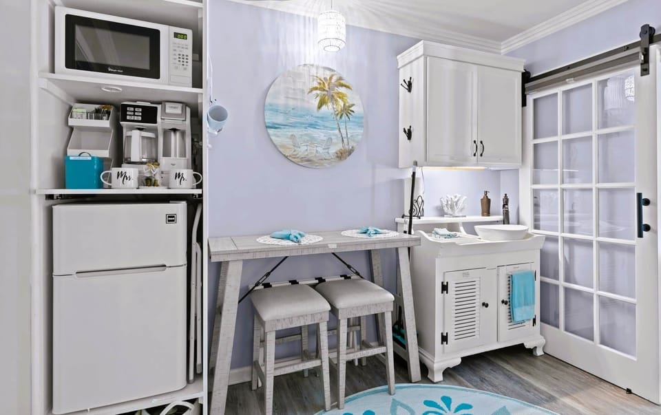 Open suite concept, everything you need to enjoy your stay, kitchenette with mini fridge, microwave,