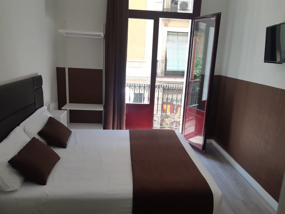 Double Room | Blackout drapes, free WiFi, bed sheets