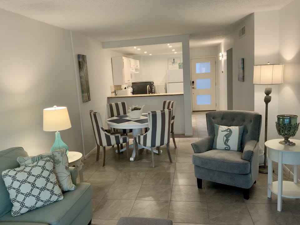 Living to Dining to Kitchen