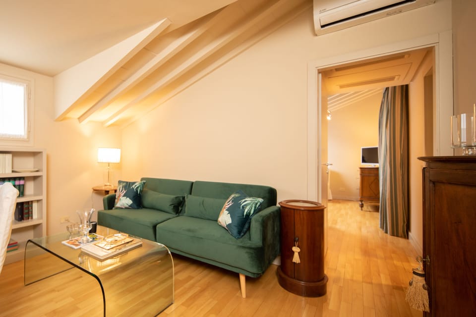 Comfort Condo | Living room | Flat-screen TV
