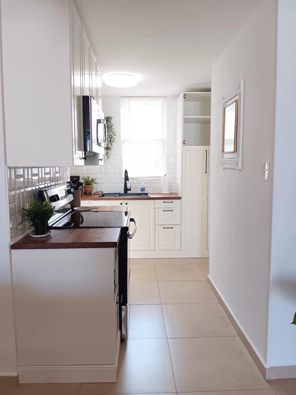 Newly remodeled kitchen with all you need for cooking.