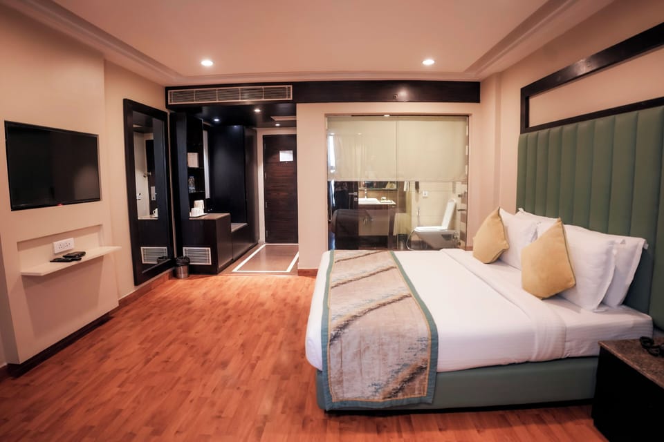 Deluxe Room | Premium bedding, memory foam beds, minibar, in-room safe