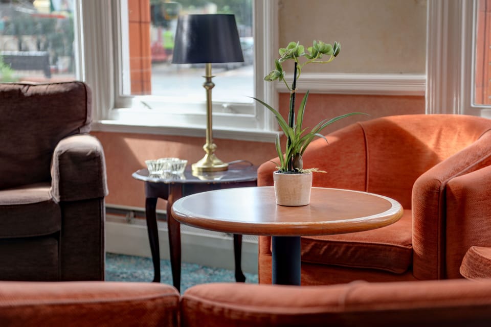 Lobby lounge