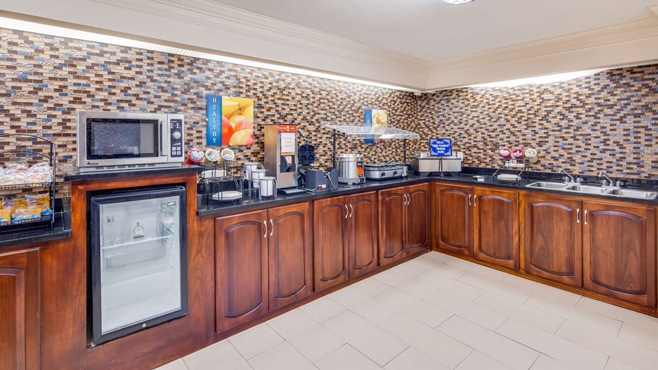 Free daily full breakfast