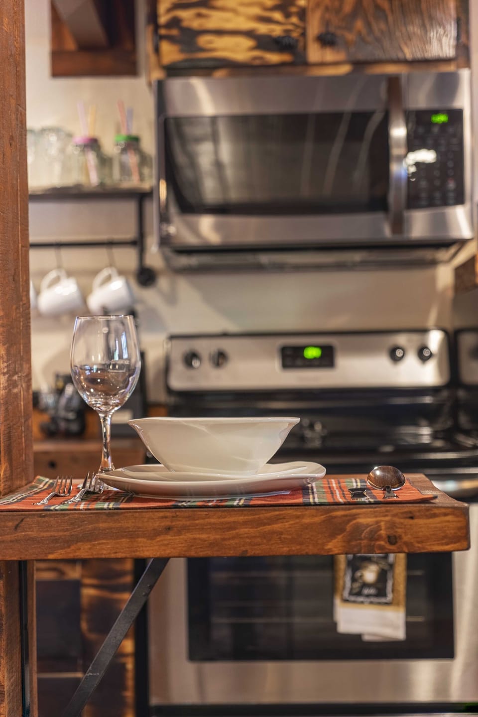 Kitchen, dining bar